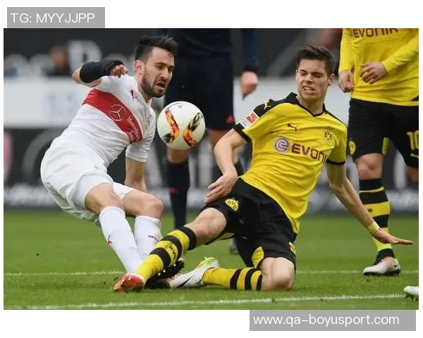 多特蒙德半场领先斯图加特埃姆雷詹点球破门拜尔补射得分